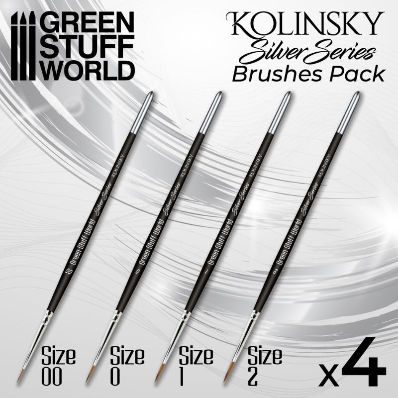 Green Stuff World Kolinsky Silver Series Brushes Pack – 4 pędzle obok opakowania: Size 00, 0, 1, 2 x4, czarne uchwyty z napisem Silver Series Kolinsky, srebrna ferrula, szare tło
