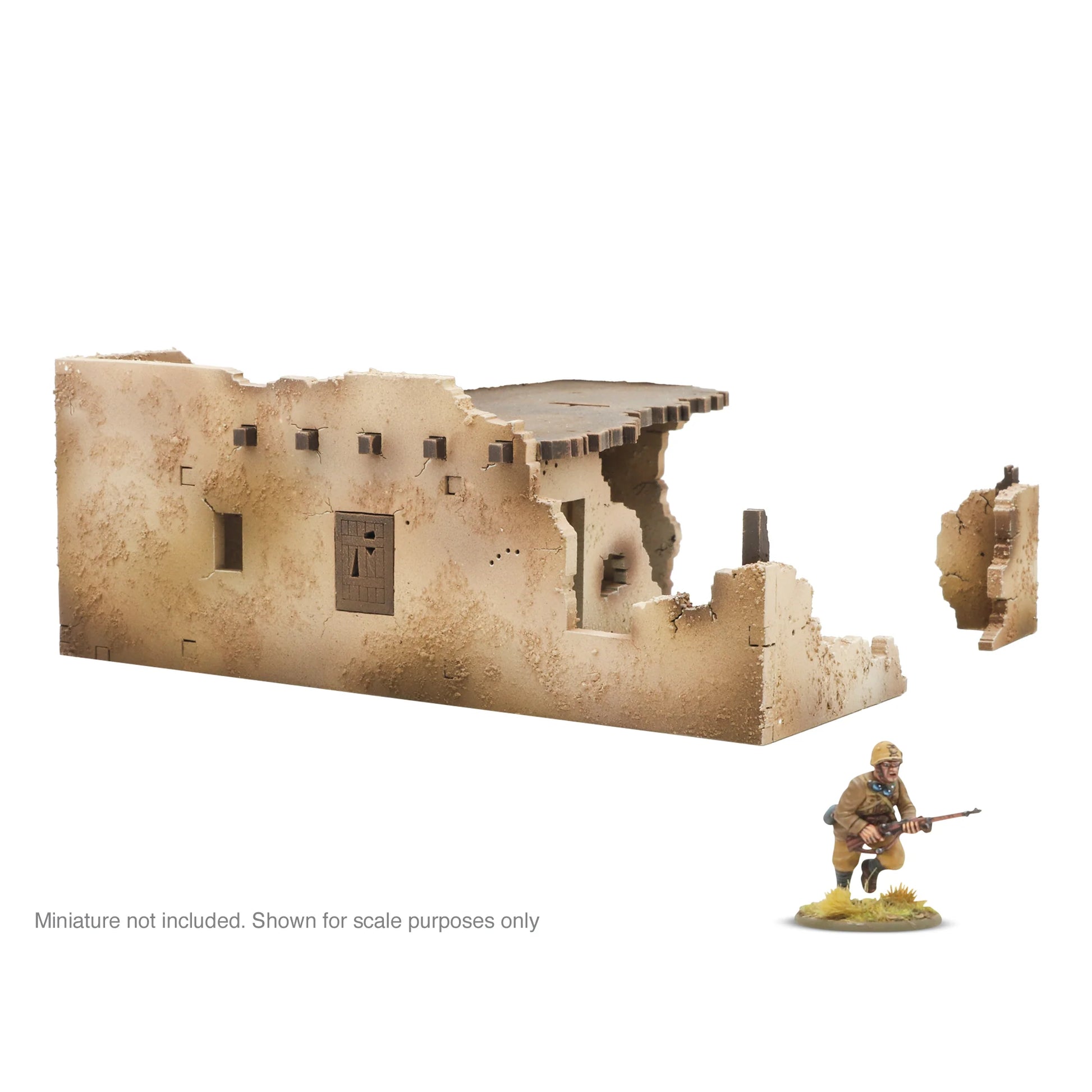 Adobe Building Gentleman's War Ruins SLC0035 28mm Warlord Games - szeroka ruina budynku adobe z tarasem schodami i figurką żołnierza widok izometryczny białe tło
