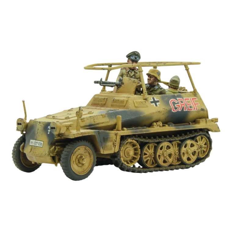 Sd.Kfz 250/3 Greif Alte Half-Track - Bolt Action 28mm - słynny pojazd dowodzenia Rommla z ramą antenową i figurką Feldmarszałka - kamuflaż pustynny dunkelgelb - widok z lewej strony - Warlord Games