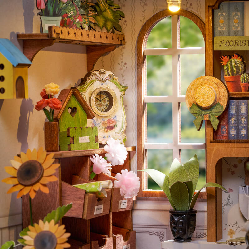 Tajemniczy Ogród Rolife TGE04 Secret Bloomy Nook – pudełko zestawu Booknook and Wonderland Secret Bloomy Nook TGE04 z ilustracją i oznaczeniem 246 elementów