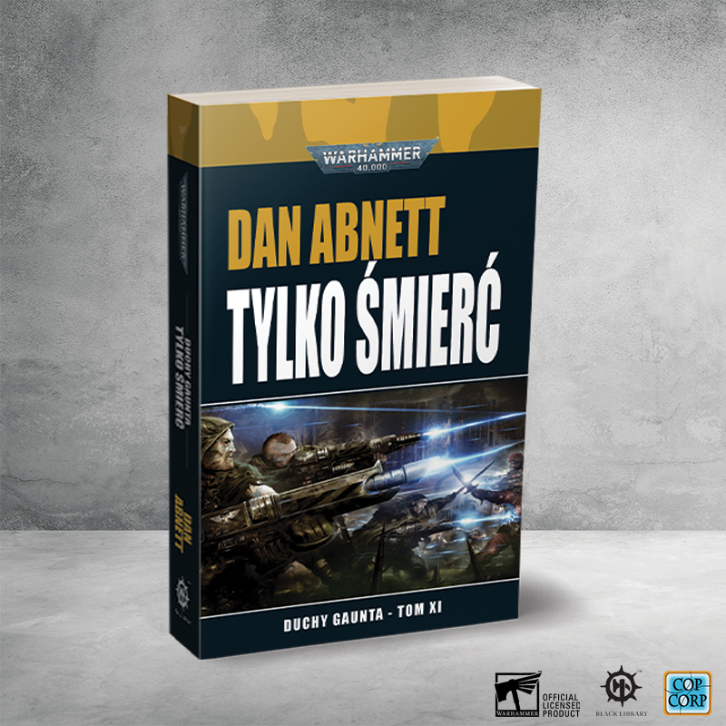Warhammer 40,000 Tylko Śmierć Duchy Gaunta Tom XI – trójwymiarowe zdjęcie książki stojącej na szarym tle: okładka z dwójką żołnierzy Imperialnej Gwardii z Tanith strzelających z ciężkich karabinów z niebieskimi wiązkami laserowymi, złoty napis Tylko Śmierć i Dan Abnett, logo Warhammer 40,000, Duchy Gaunta Tom XI, logotypy Black Library i Copernicus Corporation
