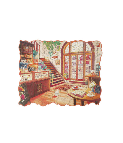 Przytulna Zimowa Kawiarnia Rowood TA006 Cozy Winter Café – gotowe puzzle na białym tle, widok z przodu z wnętrzem kawiarni: lada, schody, łukowate okno i stolik z herbatą