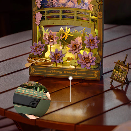 Lilie Wodne Glittering Water Lily Rowood TH001 – gotowy model obok puzzle Starry Night na białym stole, oba z serii Wooden Floral Paintings
