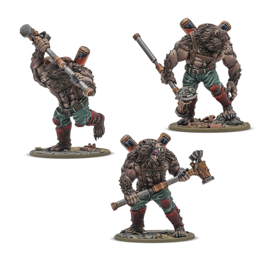 Ursus Infantry Squad with Mauls – 3 pomalowane figurki 28mm sowieckiej piechoty Ursus z młotami, widok z tyłu z widocznym plecakiem Rift, Konflikt '47, Warlord Games
