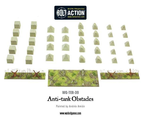 Anti-Tank Obstacles WG-TER-39 - niepomalowane beżowe przeszkody przeciwpancerne białe tło: górne rzędy - 40 Zębów Smoka Dragon's Teeth w różnych rozmiarach (duże kostki betonowe, średnie piramidy, małe stożki) - dolne rzędy - 3 segmenty drutu kolczastego na drewnianych ramach X z zieloną trawą - logo Bolt Action na górze - WG-TER-39 Anti-tank Obstacles - Painted by Andrés Amián - www.warlordgames.com