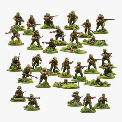 30 Marines w różnych pozach bojowych z podstawkami dżungla