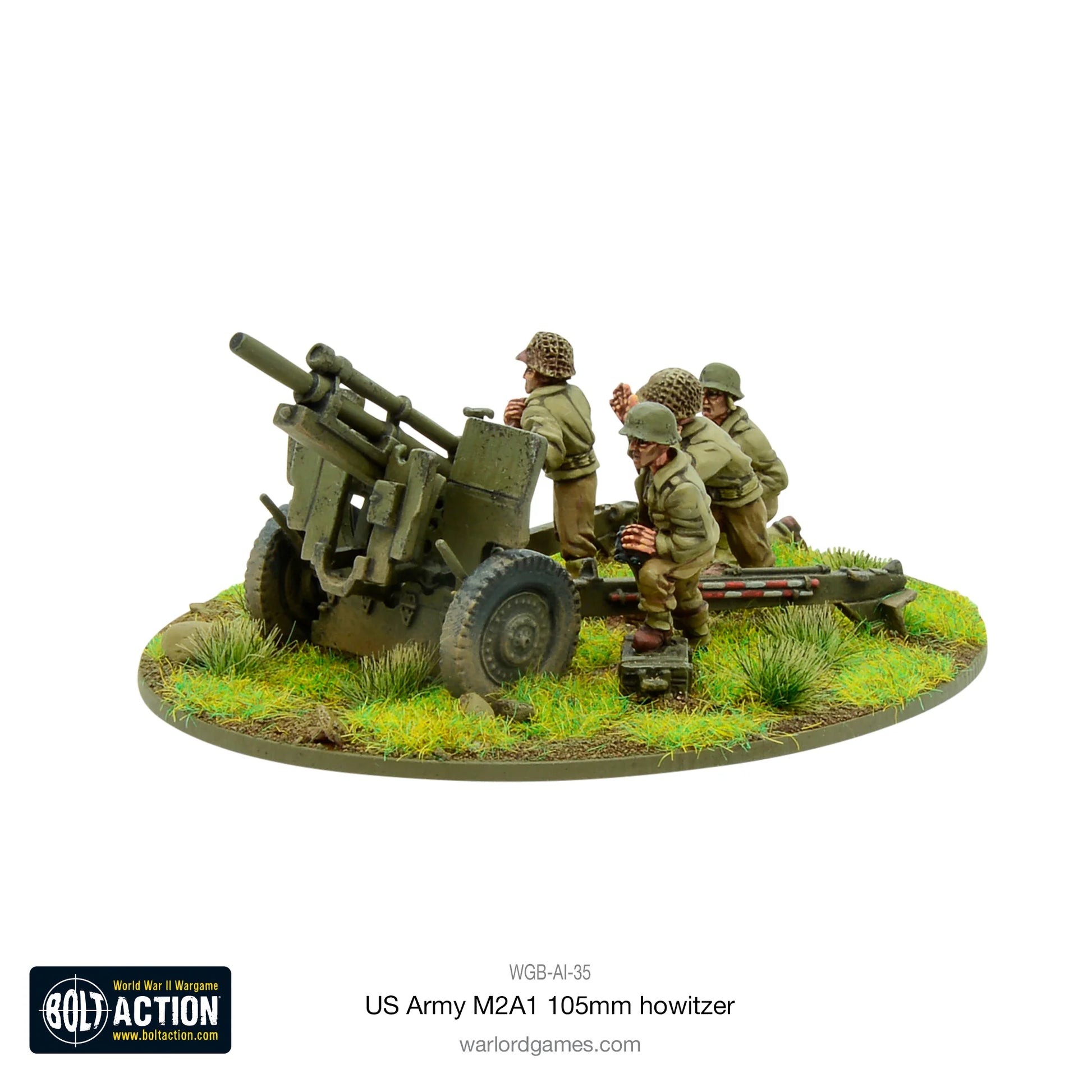 US Army M2A1 105mm Howitzer – haubica z obsługą 4 figurek amerykańskich żołnierzy w hełmach z siatką, na owalnej podstawce z trawiastym terenem 
