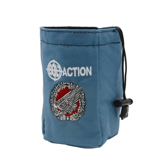 German Fallschirmjäger Dice Bag WGB-BAG-26 – niebieski worek na kości Bolt Action z haftowanym emblematem Fallschirmjäger (skrzydła i wieniec laurowy), oficjalny produkt Warlord Games
