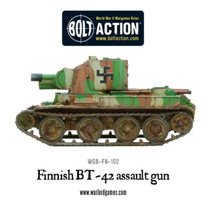 Finnish BT-42 Assault Gun – pomalowany model, widok z boku lewego z armatą QF 4,5 cala, kamuflaż zielono-brązowy, WGB-FN-102, Warlord Games
