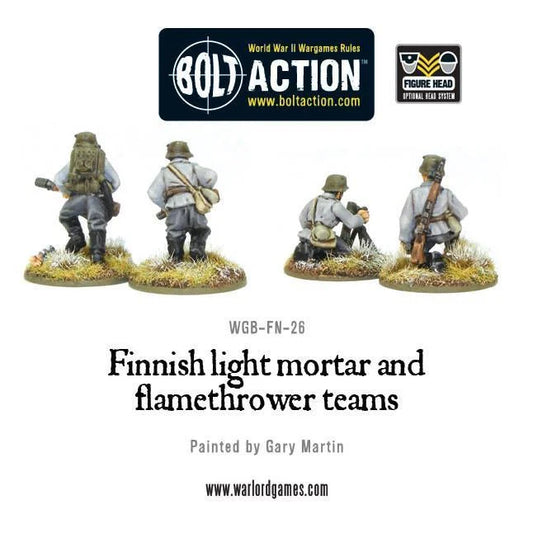 Finnish Light Mortar and Flamethrower Teams Warlord Games WGB-FN-26 – 4 pomalowane metalowe figurki fińskich żołnierzy 28mm Bolt Action, widok z tyłu: zespół miotacza ognia z zbiornikiem na plecach i asystentem oraz zespół moździerza lekkiego z obsługą przy moździerzu, mundury M36 szarozielone, logo Bolt Action i Figure Head, napis "WGB-FN-26 Finnish light mortar and flamethrower teams Painted by Gary Martin"