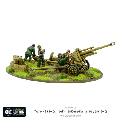 Waffen-SS 10.5cm LeFH 18/40 – widok z prawej: obsługa SS w kamuflażu Erbsenmuster, haubica skierowana w prawo, metal 28mm Bolt Action