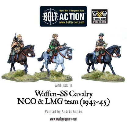 Waffen-SS Cavalry NCO & LMG 1943-45 – widok z przodu: 3 jeźdźcy SS na koniach czarnym, siwym i gniadym, kamuflaż Erbsenmuster i Leibermuster, metal 28mm Bolt Action