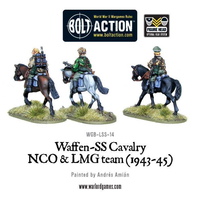 Waffen-SS Cavalry NCO & LMG 1943-45 – widok z tyłu: 3 jeźdźcy SS na koniach gniadym, siwym i czarnym, detale ekwipunku i siodeł, kamuflaż SS, metal 28mm Bolt Action
