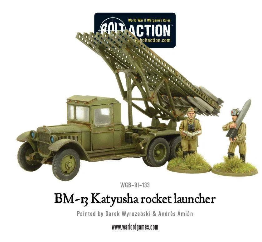 BM-13 Katyusha Rocket Launcher – pomalowany model, widok z boku lewego z wyrzutnią uniesioną do strzału, logo Bolt Action, WGB-RI-133, Warlord Games
