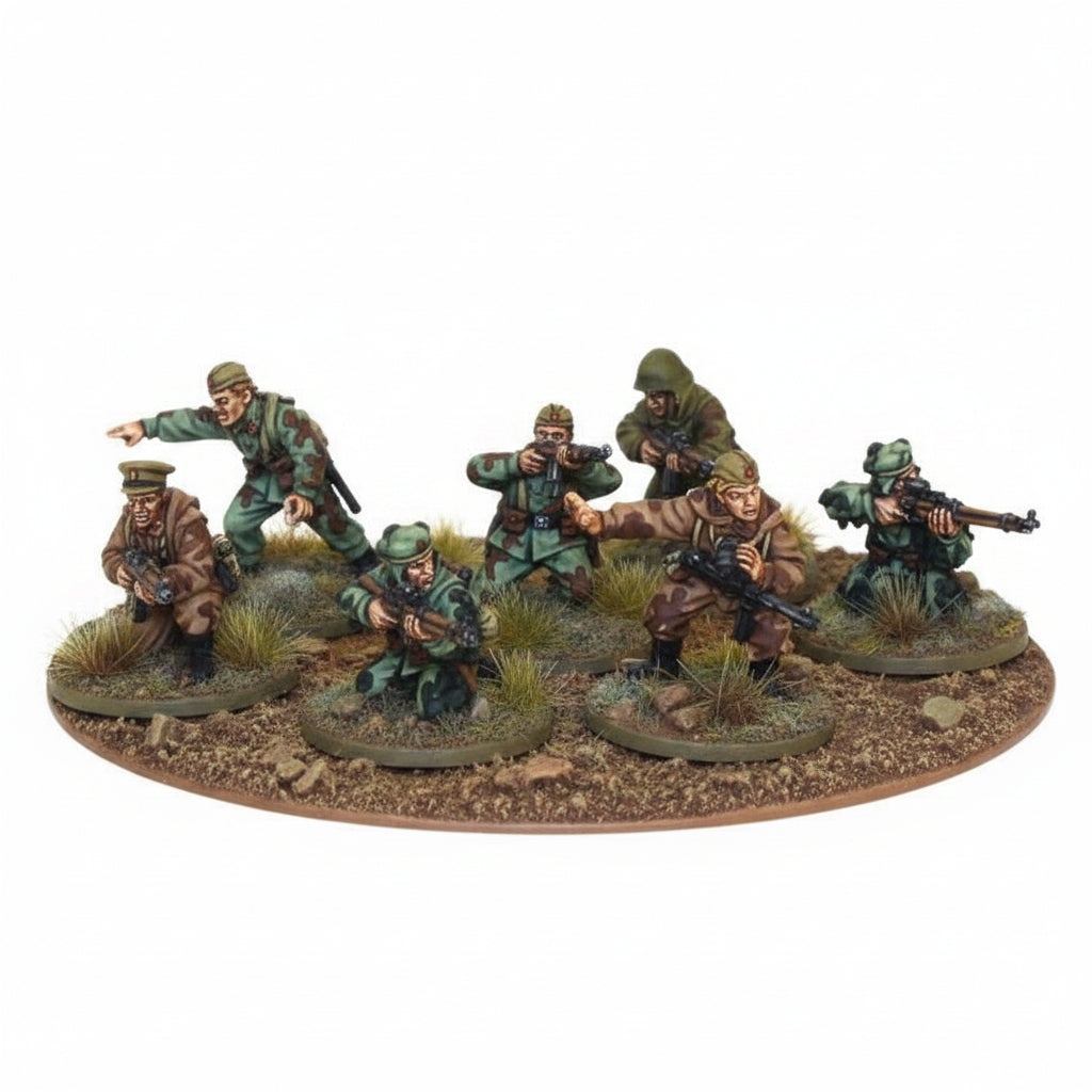 Soviet Scout Squad Bolt Action 28mm - 7 figurek widok z przodu, 3 leżące z karabinami i PPSh, 4 stojące w kamuflażu maskującym, tufty trawy, kod WGB-RI-36