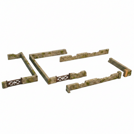 Stone Walls WG-TER-38 - pomalowane plastikowe kamienne mury 28mm białe tło: 8 segmentów murów w różnych długościach i konfiguracjach - beżowe kamienne mury z zielonym mchem, narożniki, proste odcinki, segment z drewnianą bramą z krzyżowym wzorem, zniszczone fragmenty - różne konfiguracje do układania - Warlord Games Italeri