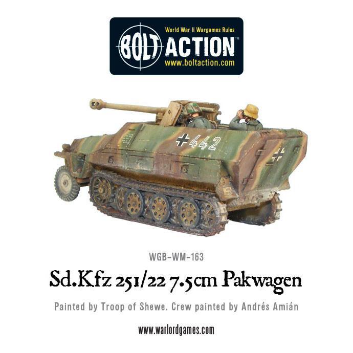 Sd.Kfz 251/22 7.5cm Pakwagen – pomalowany model, widok z tyłu z załogą przy armatie, logo Bolt Action, WGB-WM-163, Warlord Games
