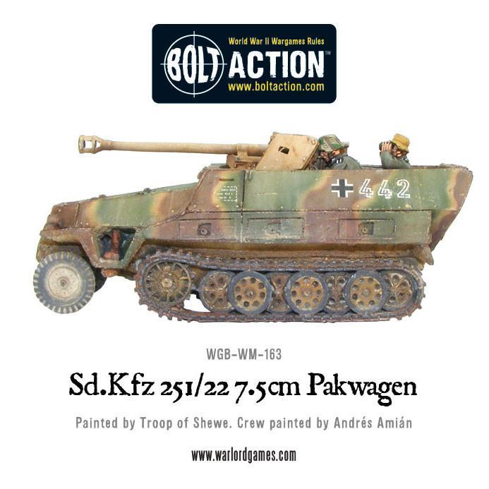 Sd.Kfz 251/22 7.5cm Pakwagen – pomalowany model, widok z boku lewego z widoczną armatą 7.5cm, logo Bolt Action, WGB-WM-163, Warlord Games

