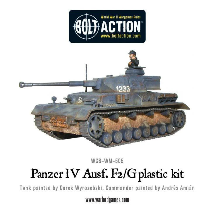 Panzer IV Ausf F2 G - Bolt Action 1/56 28mm - czołg z długołufową armatą 75mm KwK 40 w kamuflażu szarym numer 1233 z dowódcą i anteną - widok z boku - Warlord Games