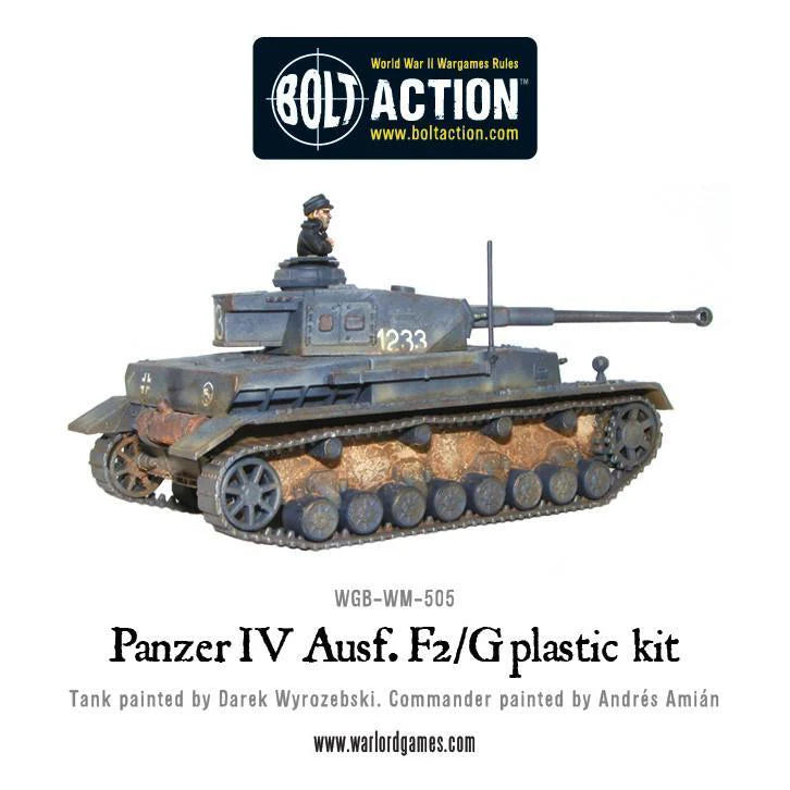 Panzer IV Ausf F2 G - Bolt Action 1/56 28mm - czołg z długołufową armatą 75mm KwK 40 w kamuflażu szarym numer 1233 z dowódcą - widok z boku z efektami weathering - Warlord Games
