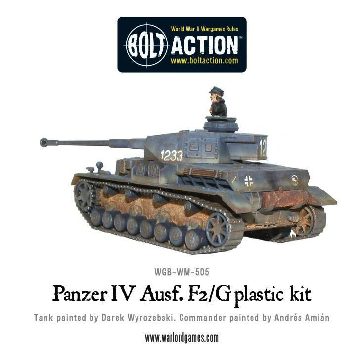 Panzer IV Ausf F2 G - Bolt Action 1/56 28mm - czołg z długołufową armatą 75mm KwK 40 w kamuflażu szarym numer 1233 z dowódcą - widok z boku z krzyżem balkenkreuz - Warlord Games
