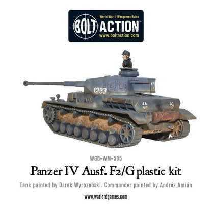 Panzer IV Ausf F2 G - Bolt Action 1/56 28mm - czołg z długołufową armatą 75mm KwK 40 w kamuflażu szarym numer 1233 z dowódcą - widok z boku z krzyżem balkenkreuz - Warlord Games
