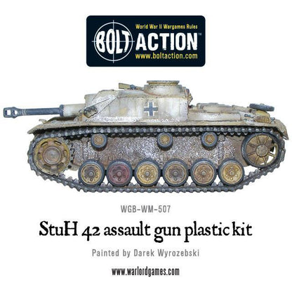 StuH-42 - Bolt Action 1/56 28mm - haubica szturmowa z armatą 10,5cm StuH 43 L/28 w zimowym kamuflażu białym z krzyżem balkenkreuz - widok z boku z detalami podwozia - Warlord Games