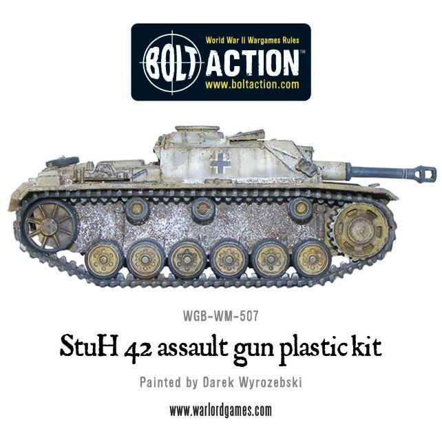 StuH-42 - Bolt Action 1/56 28mm - haubica szturmowa z armatą 10,5cm StuH 43 L/28 w zimowym kamuflażu białym z efektami weathering - widok z boku z detalami podwozia - Warlord Games