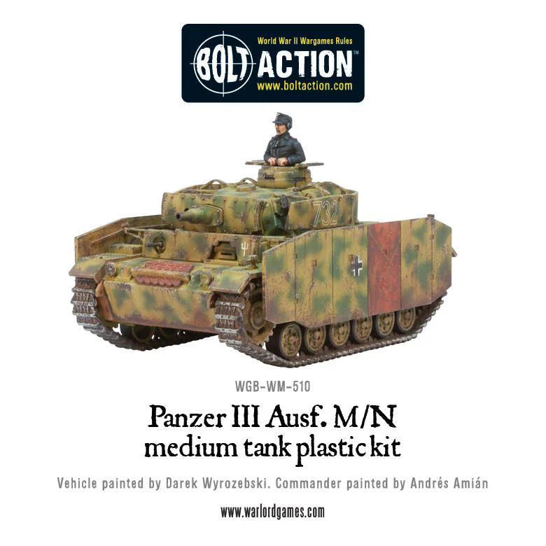 Panzer III Ausf M N - Bolt Action 1/56 28mm - czołg z armatą 7,5cm KwK 37 w kamuflażu ambush numer 122 z dowódcą i osłonami schürzen - widok z boku - Warlord Games