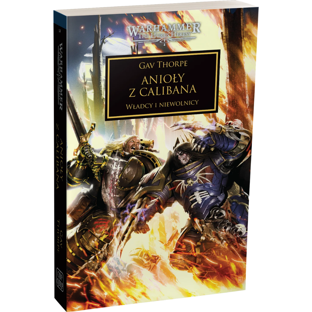 Warhammer The Horus Heresy Anioły z Calibana Tom XXXVIII Władcy i Niewolnicy – miękka oprawa powieści: okładka z dwiema walczącymi postaciami – rycerz w złoto-czarnej zbroi z długimi blond włosami i mieczem oraz Kosmiczny Marine w granatowo-czarnej zbroi z błyskawicami
