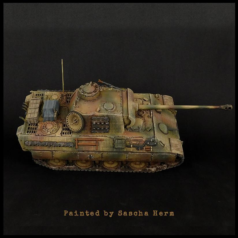 Panther Ausf A - Bolt Action 1/56 28mm - czołg średni w dunkelgelb z kopułą dowódcy i wyposażeniem - widok z tyłu z detalami silnika - Warlord Games