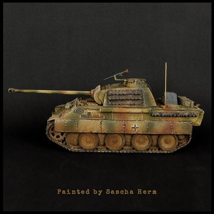 Panther Ausf A - Bolt Action 1/56 28mm - czołg średni w dunkelgelb z armatą 75mm KwK 42 L70 anteną i wyposażeniem - widok z boku - Warlord Games