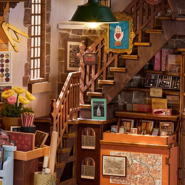 Sklep z Papeternią Wisdom Stationery Shop Rolife TGB19 – pudełko zestawu Rolife Booknook & Wonderland: przód z ilustracją i tył ze specyfikacją TGB19