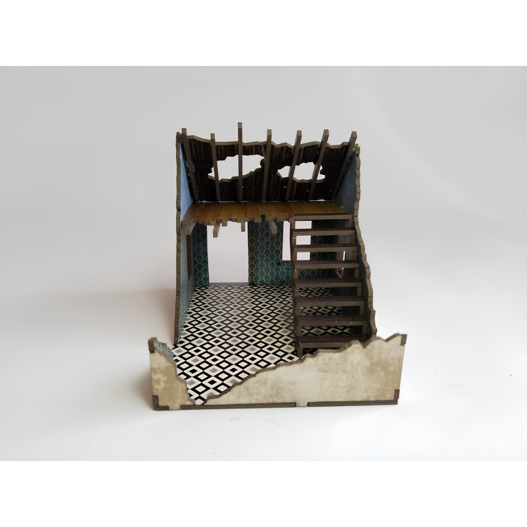 Zrujnowany Dom ze Schodami 28mm – widok z przodu, otwarte wnętrze z klatką schodową i niebieskimi ścianami, szare tło, SceneryWargames
