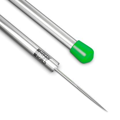 Green Stuff World Airbrush Needle 0.3mm – zbliżenie na igłę i nasadkę z logo producenta
