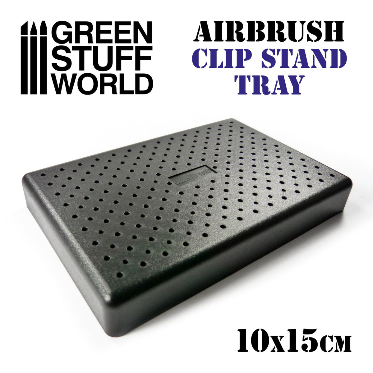 Airbrush Clip Stand Tray Green Stuff World – czarna plastikowa deska do aerografu, widok z boku pod skosem, wymiary 10x15cm, otwory na klipsy 1,5mm i 2mm, logo Green Stuff World, białe tło
