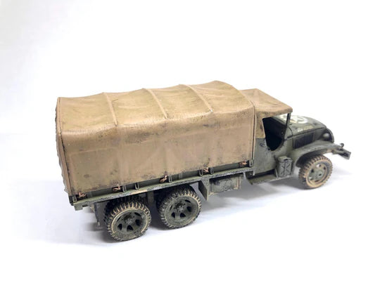 Rubicon Models 280037 – GMC CCKW-353 z plandeką, widok z boku, weathering, skala 1:56