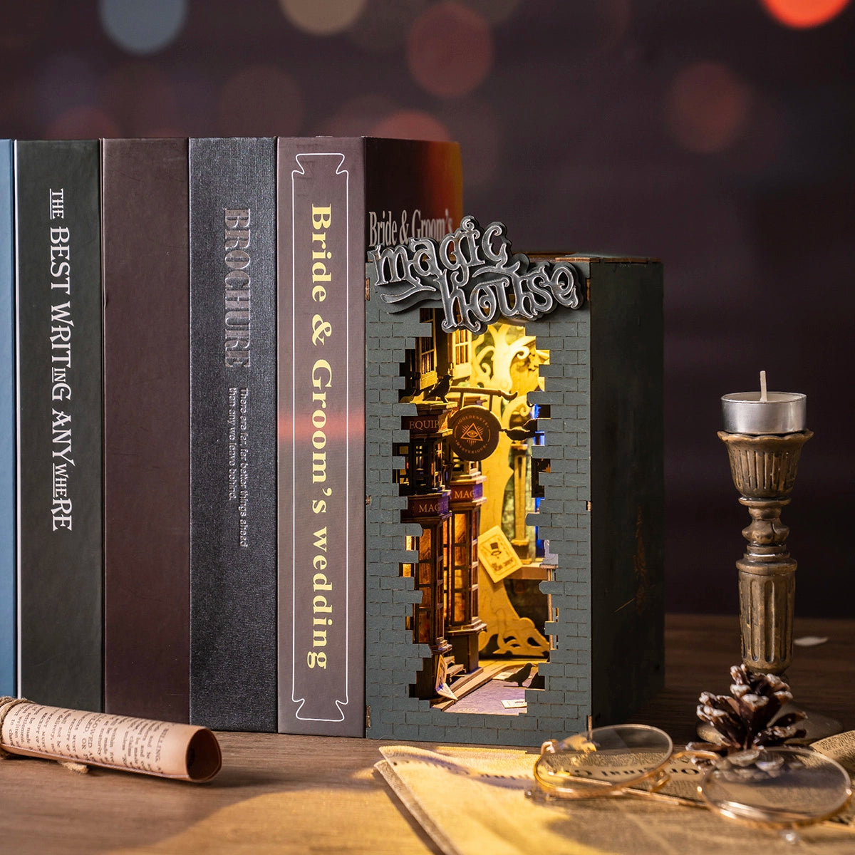 Magiczny Dom RDS005e - ukończony Book Nook DIY widok z boku czarodziejska aleja LED - Värvikas
