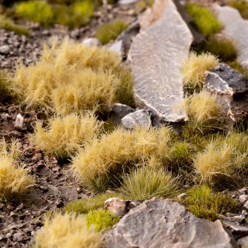 Dense Beige Grass Tufts Gamers Grass - tufty 6mm sucha sawanna diorama ze skałami - Gamers Grass