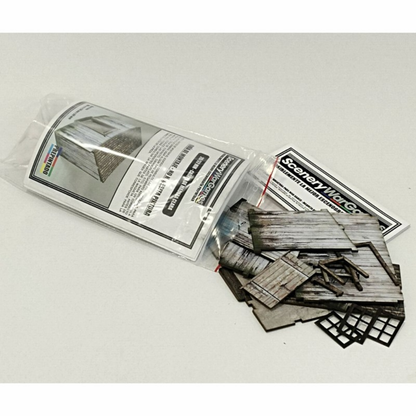 Wiejska Drewniana Chata 28mm – elementy MDF wysypane z opakowania, białe tło, SceneryWargames
