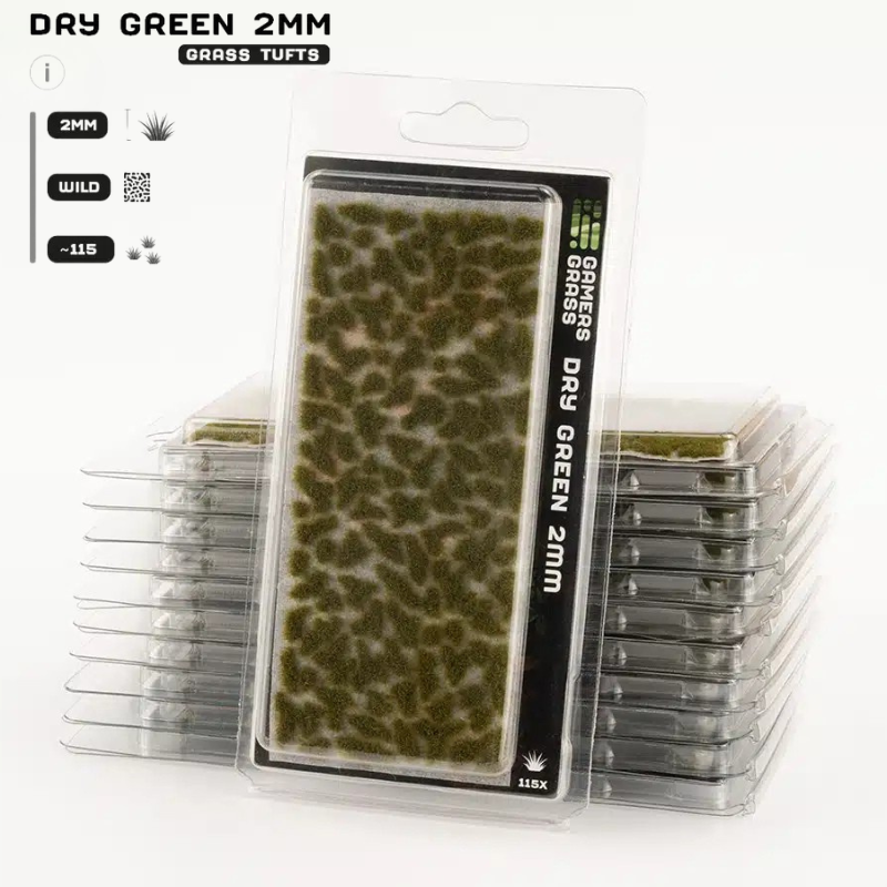 Dry Green Tufts 2mm Wild Gamers Grass - opakowanie blister ze stosem produktów, widok z przodu z arkuszem 115 kępek suchej zielonej trawy i oznaczeniem 2mm Wild 115x
