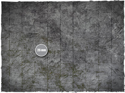Dungeon – Mata do gry Mousepad Deep-Cut Studio – zbliżenie kamiennych płyt lochu z mchem ze skalą 25mm
