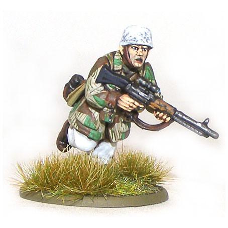 Fallschirmjäger Platoon - Bolt Action 28mm - spadochroniarz w zimowym kamuflażu białym z FG42 - detal figurki pomalowanej - Warlord Games