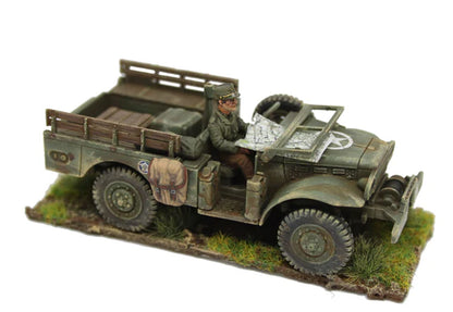 Rubicon Models 280101 – Dodge WC52 Beeps, pomalowany model z załogą, widok z boku, skala 1:56
