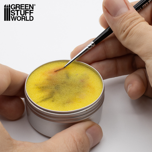 Brush Cleaning Sponge - Green Stuff World - czyszczenie pędzla na żółtej gąbce z pigmentem