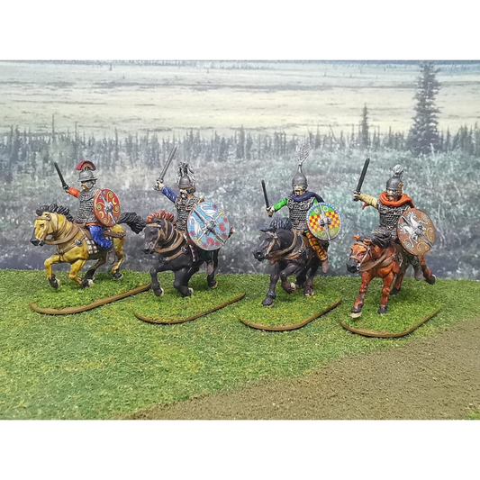 Pomalowane figurki galijskiej kawalerii Victrix 28mm z kalkomaniami na tarczach
