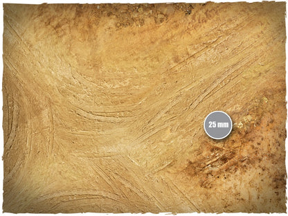 Mata do gry Gaslands Mousepad Deep-Cut Studio – zbliżenie śladów opon na pustyni ze skalą 25mm
