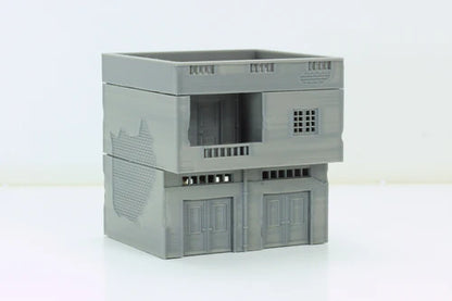 Urban Building Shop – 2 sekcje złożone z dużymi drzwiami i kratką wentylacyjną, teren 28mm Patrick Miniatures
