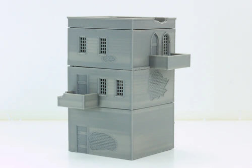 Urban Building Corner House – widok z boku, 3 sekcje złożone z balkonami, teren 28mm Patrick Miniatures

