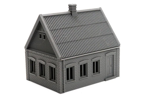 Ukrainian Village Set – dom wiejski z ceglanymi ścianami i dachem falistym, widok z boku, teren 28mm Patrick Miniatures
